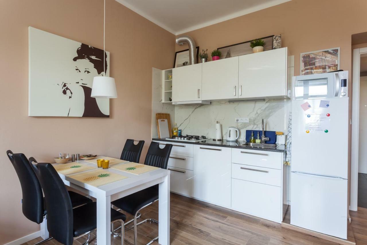 Apartamento Eliska Praga Exterior foto
